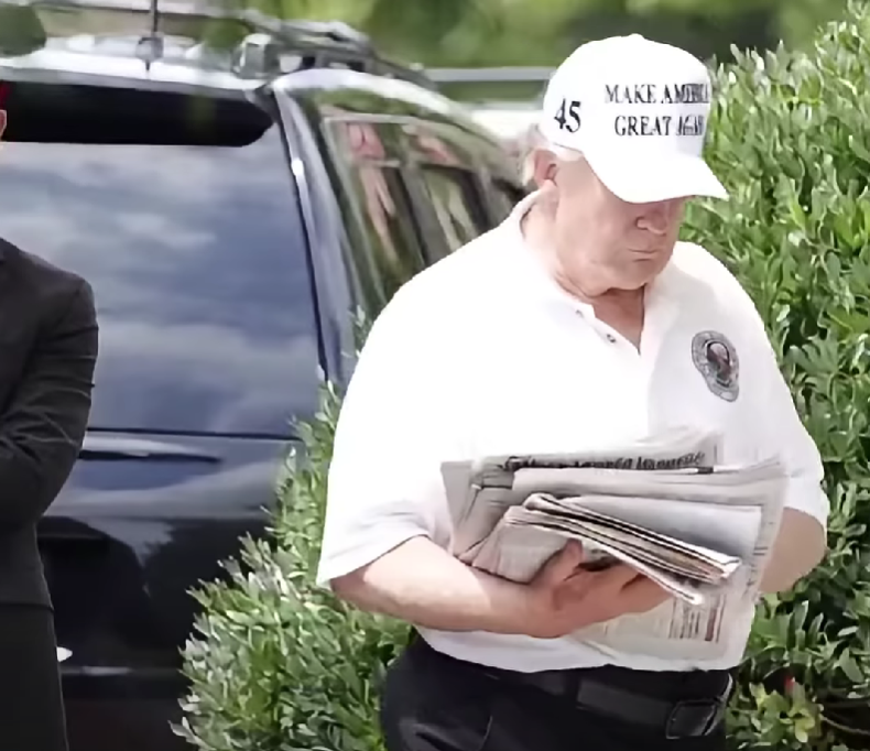 R_ BREAKING NEWS: Trump spotted with a…see more