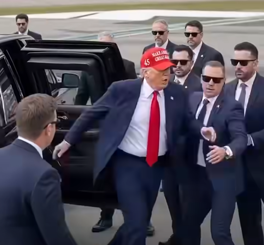 BREAKING NEWS: 20 minutes ago Chaos as the President of the United States was… See moree